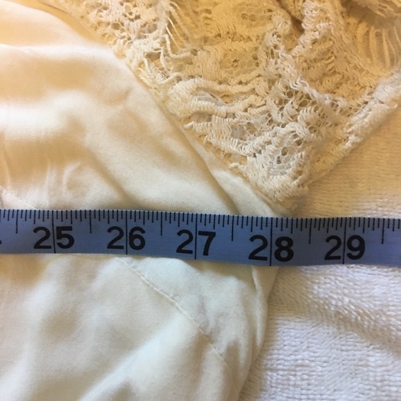 Cato women’s top size 26/28. Cool and lightweight. Beautiful crocheted sleeves. - Picture 11 of 12